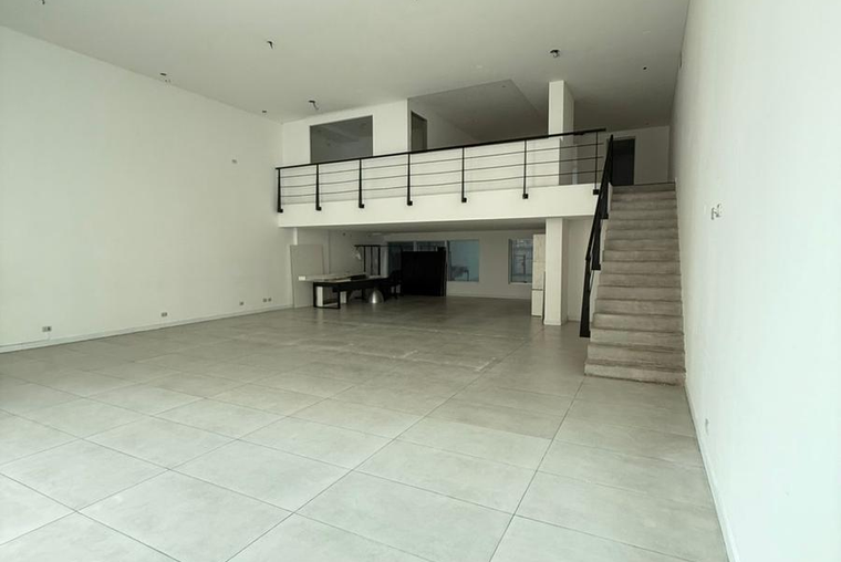 Local Comercial en San Lorenzo esq. Corrientes. Foss II. Ubicación estratégica.