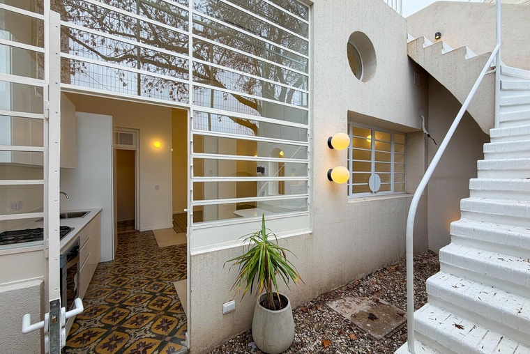 Casa de 3 dormitorios con cochera, patio, terraza y quincho