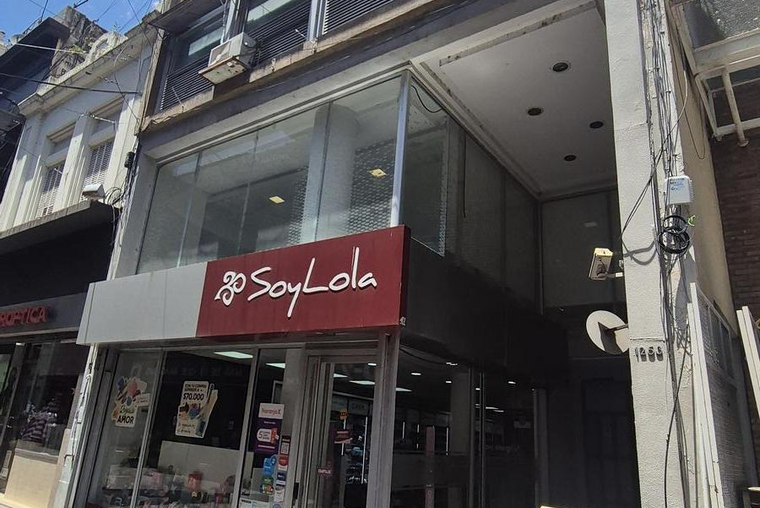 CORDOBA 1200. Peatonal. Oficina. (79 m2). Balcón.