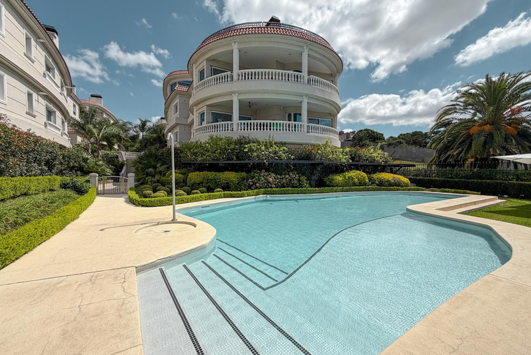 Departamento de 3 dormitorios con vista al río, 2 cocheras y amenities Premium