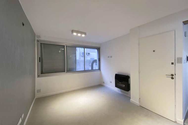 Departamento de pasillo de 1 dormitorio con patio