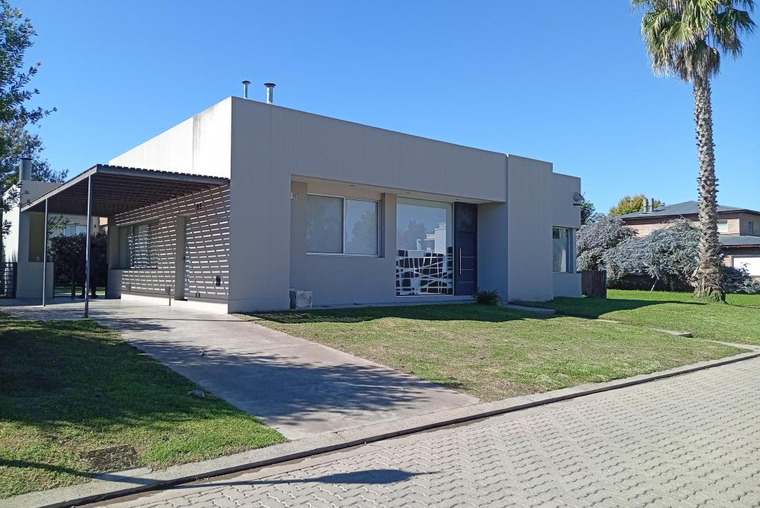 Casa en venta, Funes Hills Miraflores