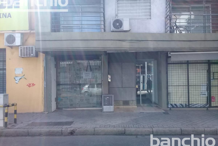 Local: 30 m2. Dorrego 1000. Zona peatonal, alto tránsito. Al frente. Cocina. Patio.