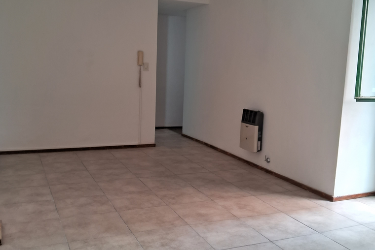 2 DORMITORIOS CON PLACARD; LIVING COMEDOR; BAÑO COMPLETO; COCINA AMPLIA; $ 290.000.-  TEL 3415402622