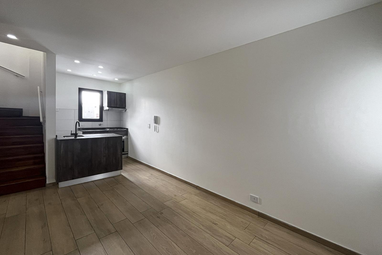 Departamento duplex de 2 dormitorios con cochera y terraza exclusiva