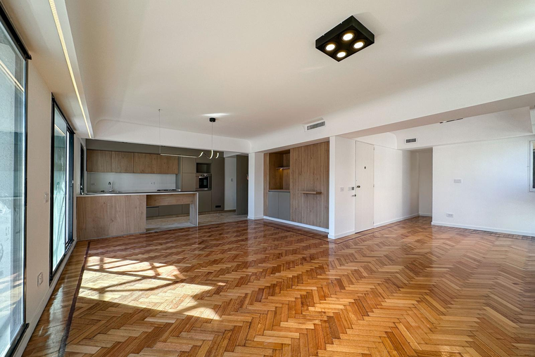Departamento de 3 dormitorios con 3 baños, balcones y cochera