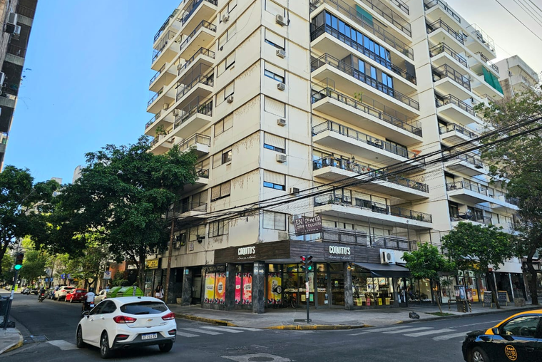 ATENCION EXTERNO. Amplísimo. Living comedor. Cocina. Balcón. Paraguay - Santa Fe.