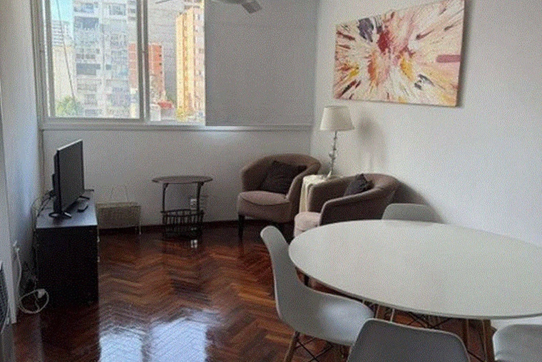 Juan Manuel de Rosas 1200. Contrafrente. Reciclado. Equipado. Living comedor. Cocina semi integrada.