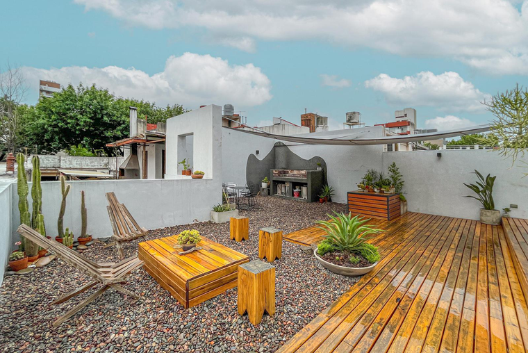 Casa única de pasillo con 2 dormitorios y terraza en Pichincha