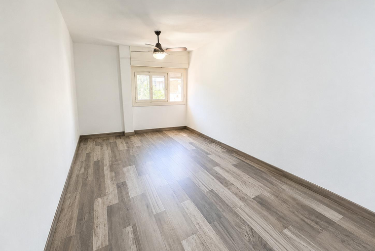 DEPARTAMENTO DE TRES DORMITORIOS VENTA PATIO EXCLUSIVO 