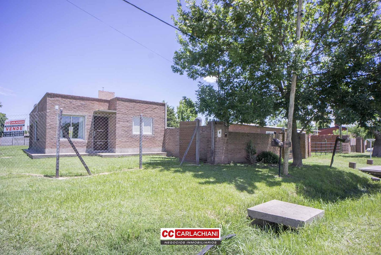 Venta Casa en Funes 2 Dormitorios Gran Lote de Esquina Garita 15 bis