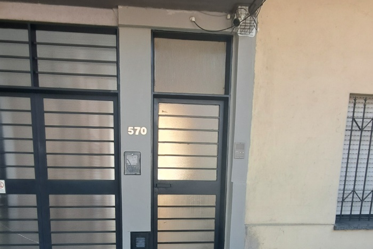 Alsina 500. (2 dormitorios). INTERNA UNICA. No PH. RECICLADA. Muy Luminosa. 2 patio. Asador. Terraza