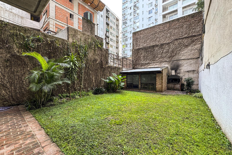 Departamento de 2 dormitorios con patio y quincho propio en zona río