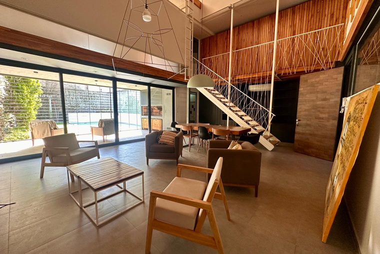 CASA DE 3 DORMITORIOS VENTA PATIO Y PILETA EXCLUSIVA ECHESORTU ROSARIO