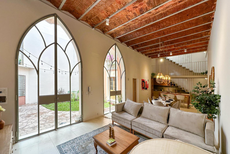 Casa de pasillo de 3 dormitorios con jardín y pileta en zona río