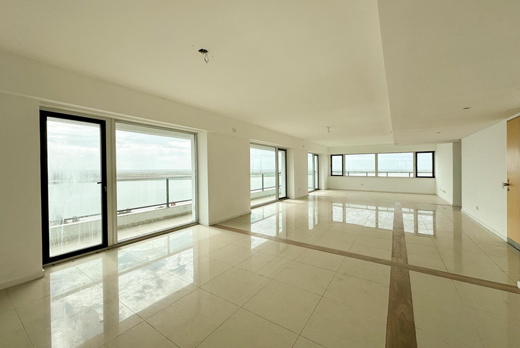 Departamento de 4 dormitorios con cochera y vista al río en Aqualina