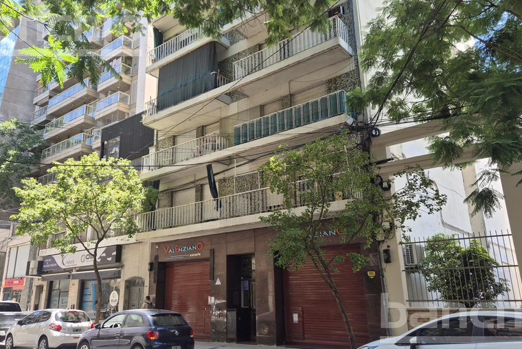 MITRE 1300. Cocina semi integrada. 47 m2. Contrafrente. Balcón este.