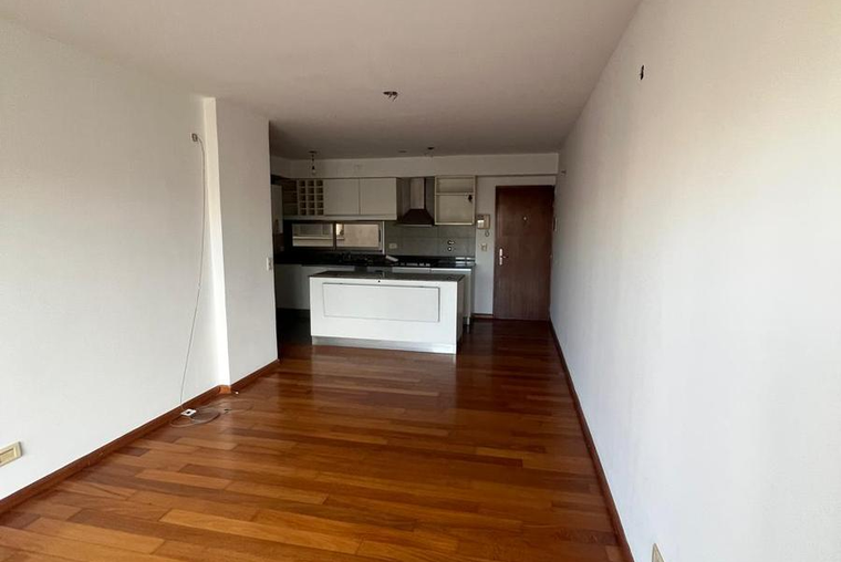 Moderno Departamento en alquiler de un dormitorio en Bv oroño con amenities