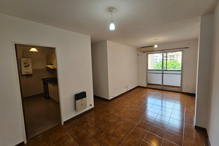 ATENCION ALQUILO. Living comedor. Cocina comedor. Balcón. Jujuy - Bv. Oroño.