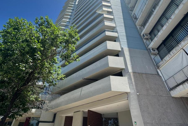 AMPLIO. BARRIO MARTIN. VISTA RIO. COCHERA. Av. Libertad 300. Departamento Premium. Luminoso.
