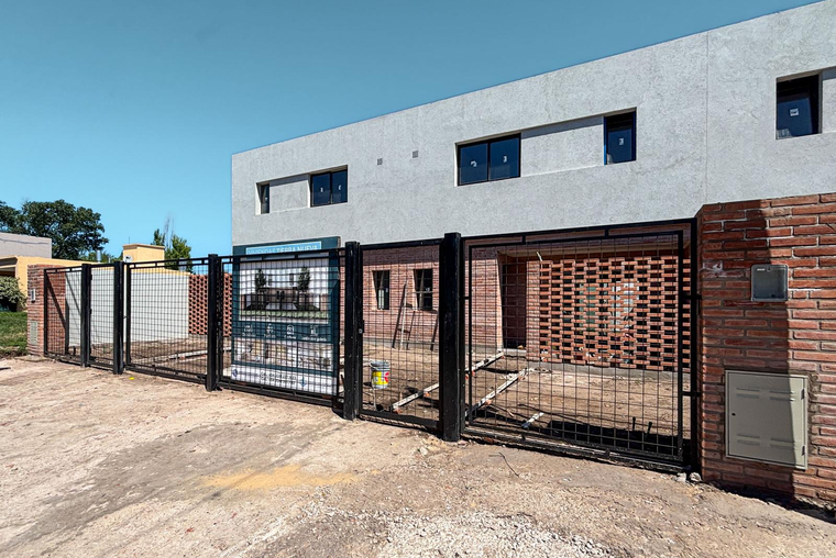 Casa en PH de 3 dormitorios con parrilla, jardín y cocheras en Tierra Nueva, Fisherton