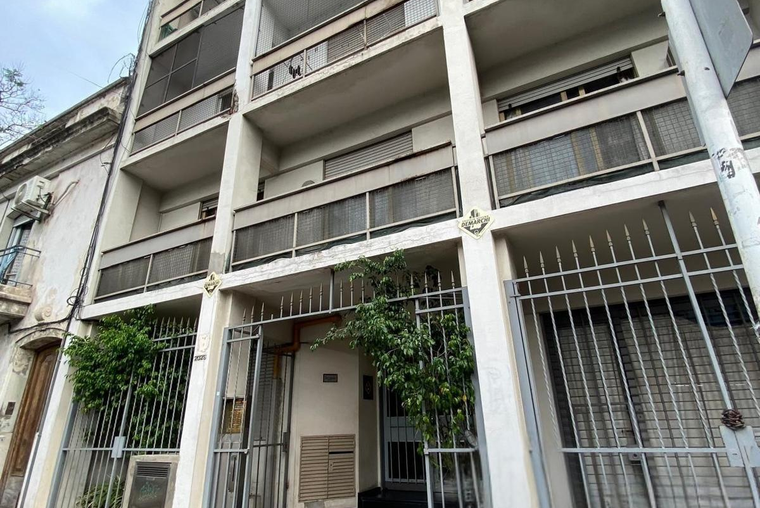 Salta 2000 - 5º Piso. Contrafrente. Living comedor. Cocina independiente.