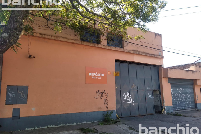 Milán 1200. Galpón: 1.780 m2. Acceso directo. Divisible. 2 baños. Apto vehículos gran porte.