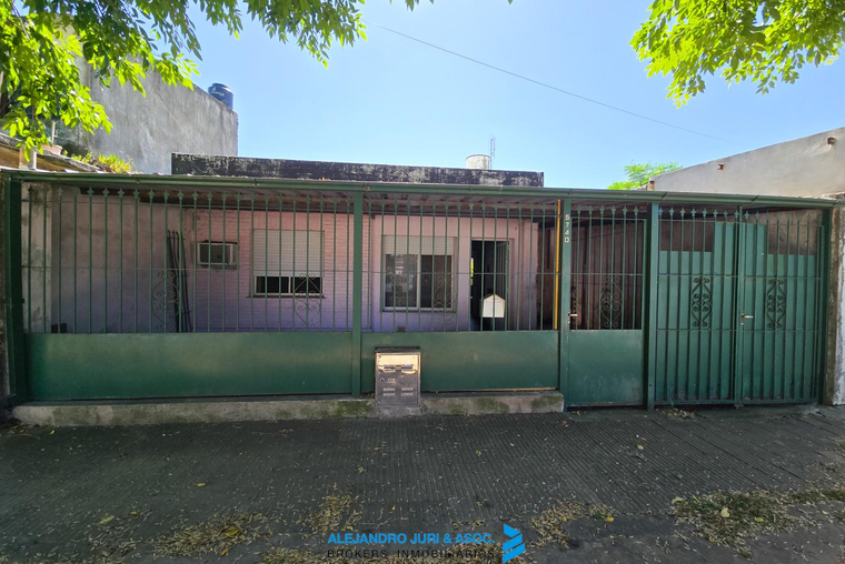 Ituzaingó 5740 - Casa con Amplísimo Terreno en Venta