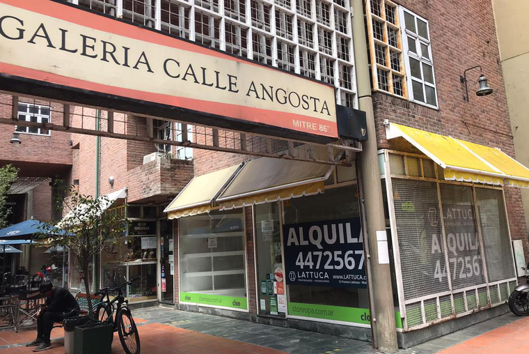 Local amplio en venta Galería calle angosta en el Centro de Rosario