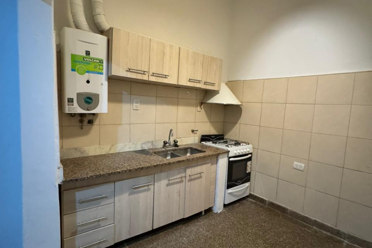 Lourdes. San Luis 3000. 2 dormitorios. 2 baños. Amplio living. Patio. Buen estado.