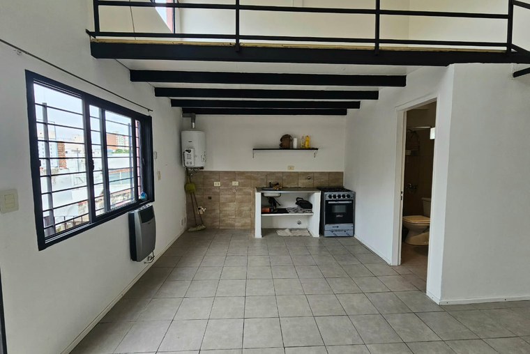 ATENCION ALQUILO. Dormitorio. Estar comedor. Patio remodelado. Jujuy - Callao.