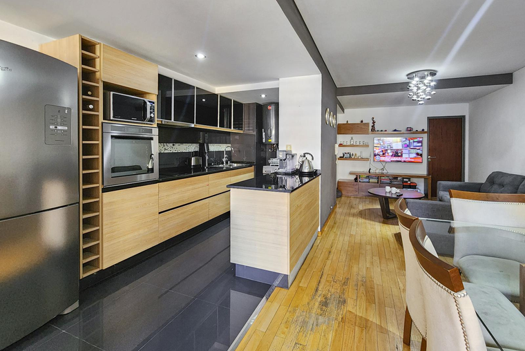 Departamento de 2 dormitorios con 2 baños, 2 balcones y cochera