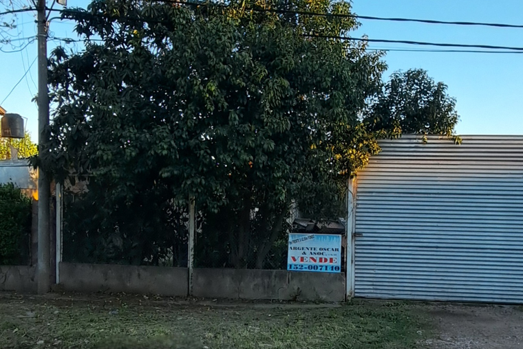 Fisherton. Urquiza 7700. Entre Donado y Juez Zuviria. 9 x 42,86 metros. Frente norte.