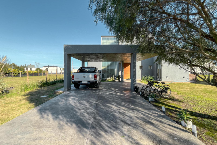 Casa de 3 dormitorios con pileta en los Pasos 2