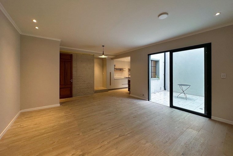 Casa de pasillo de 3 dormitorios a estrenar con patio y terraza