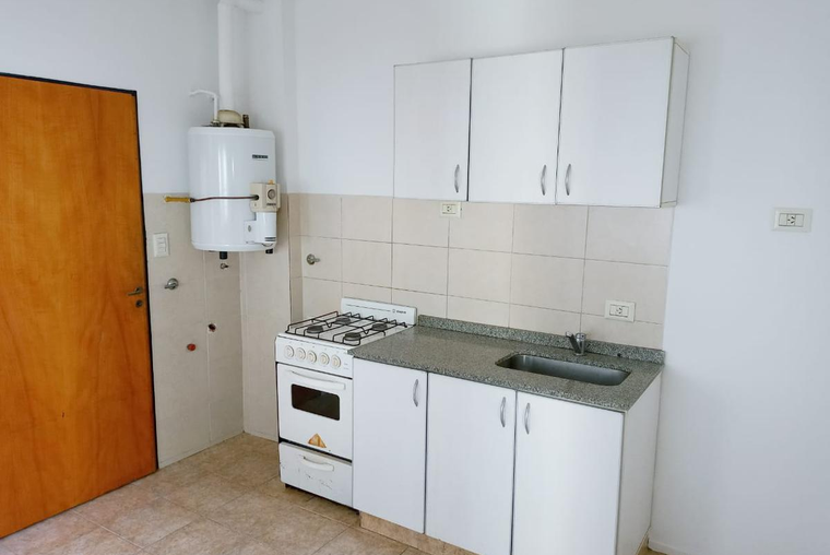 1 dormitorio. Zona 3 de febrero y castellanos