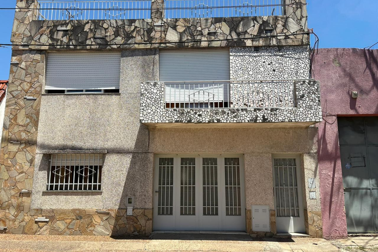 CASA DE DOS DORMITORIOS VENTA PATIO EXCLUSIVO AZCUENAGA ROSARIO