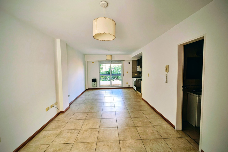 ATENCION MODERNO. Balcón. Suipacha - Córdoba. Ventilación cruzada. Muy luminoso.