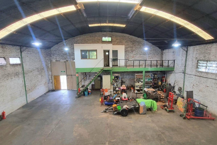 Gorriti - Ecuador. Doble ingreso. Entrada camiones. Oficinas. Vestuarios. Impecable.