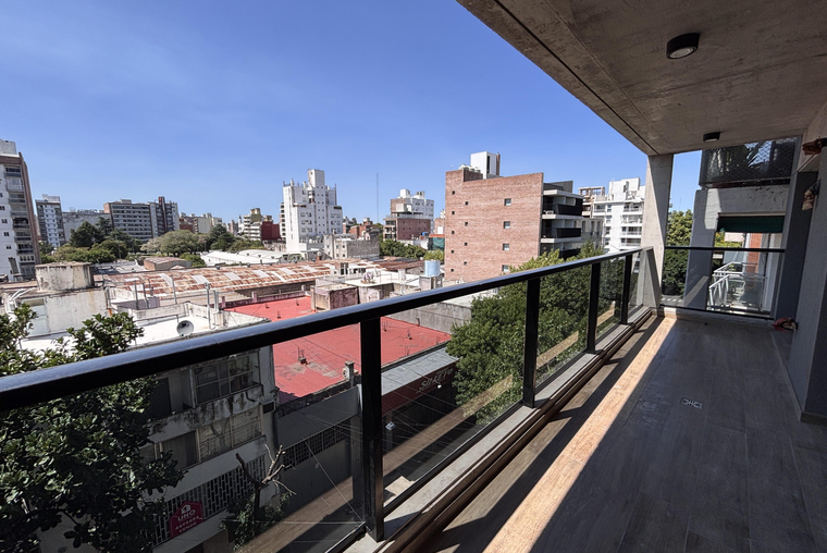 ENTRE RIOS 1900. ESTRENAR. Balcón. Terraza. Solarium.
