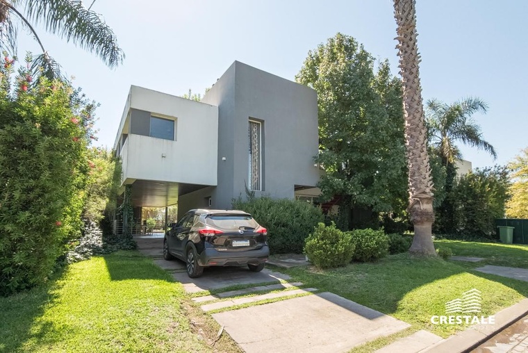 Casa en venta, Funes Hills Miraflores