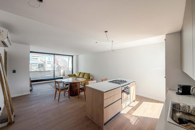 Departamento de 3 dormitorios con cochera doble, terraza y quincho en zona río