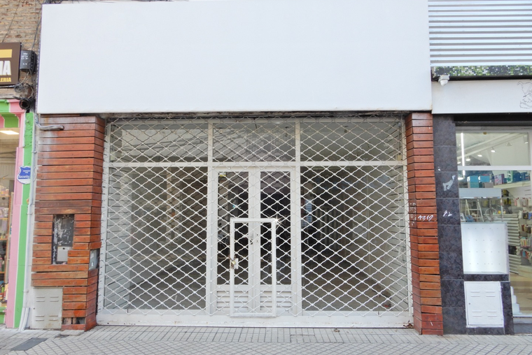 ENTRE RIOS - CORDOBA. Local. 150 m2. Salón exposición. Depósito. 2 habitaciones. 2 baños. Terraza.