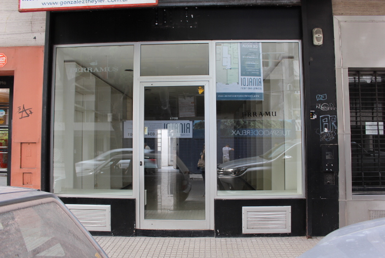 ATENCION. PASEO del SIGLO. Rioja - España. Local. Frente. 4,50 x 13,50.