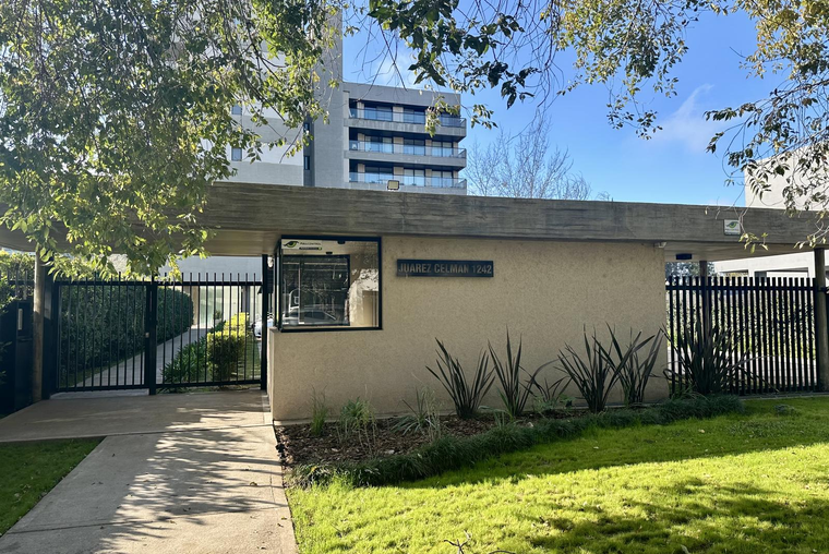 AMPLIO. FISHERTON. Juárez Celman 1242. Impecable. Balcón. Vestidor. Parrilla.