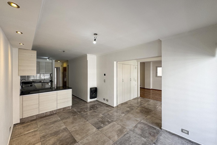 Departamento de 3 dormitorios piso exclusivo con cochera en Zona Río