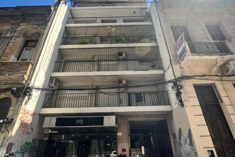 PRIMER MES BONIFICADO. Urquiza 1331. Dormitorio, con placard. Lavadero independiente.