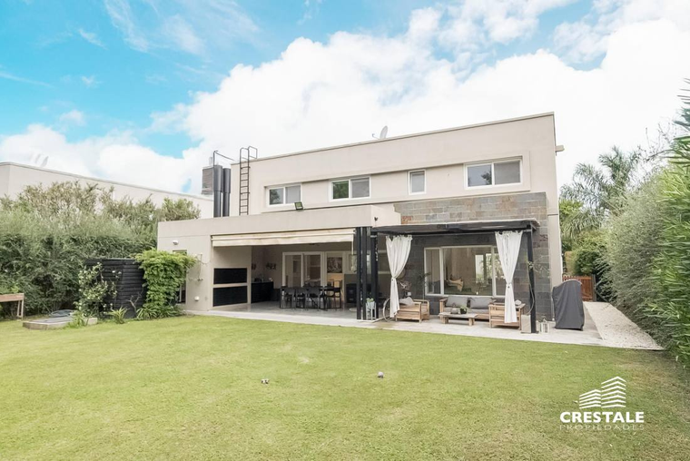 Casa en venta, Funes Hills Miraflores