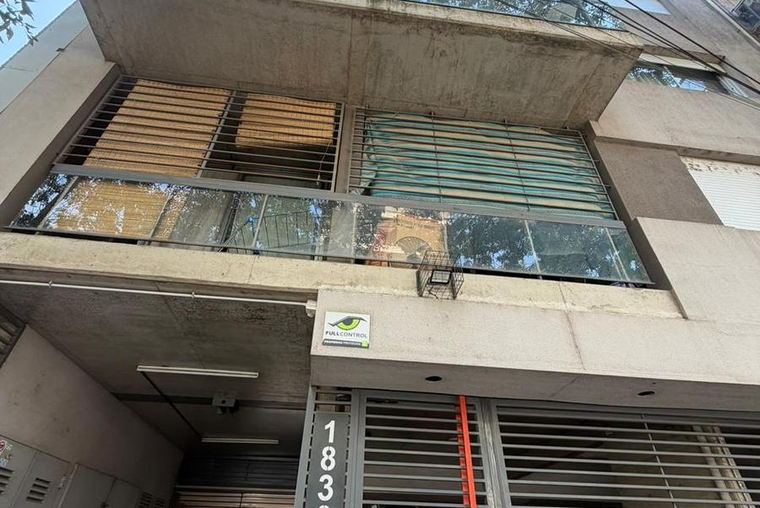 AMPLISIMO CONTRAFRENTE. Balcón terraza. Luminoso. Suite. Vestidor. Excelente. Necochea 1800.