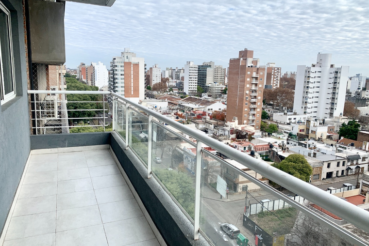 ATENCION EXTERNO. MEDICINA. Balcón. Moderno. Av. Francia - San Juan.